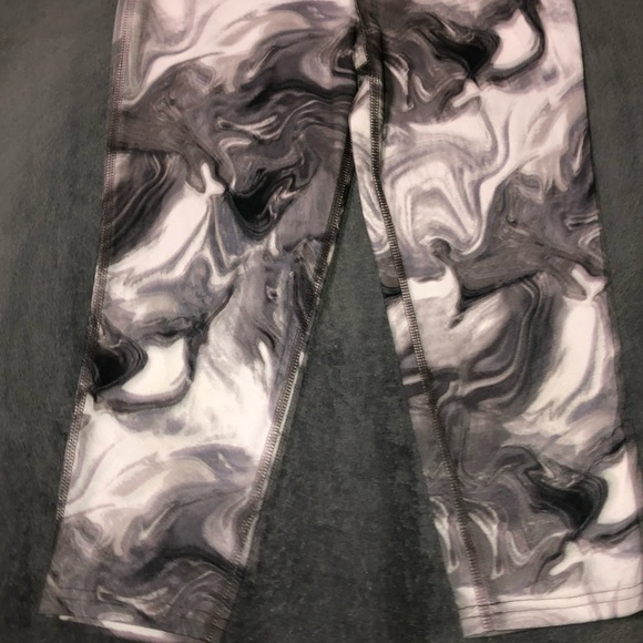 ❗️SOLD❗️C9 Champion•Black & White Marble Design Leggings - Picture 6 of 12